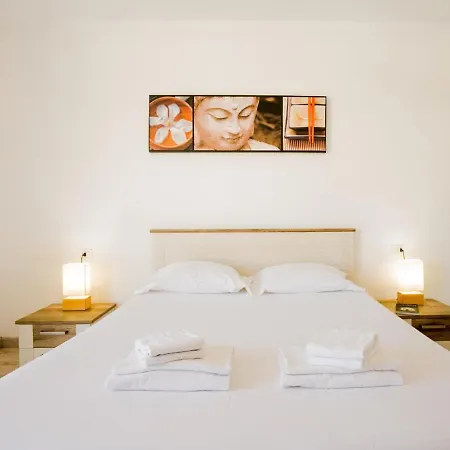 539 Marina Palace Swimming Pool *