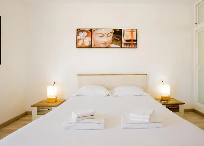 539 Marina Palace Swimming Pool *